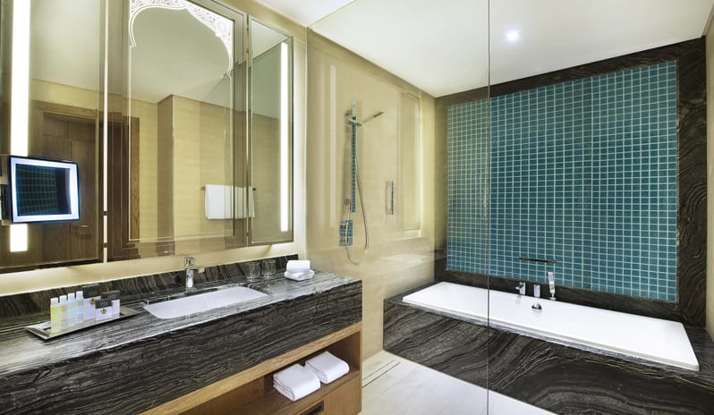 middle-east-holidays-ras-al-khaimah-doubletree-by-hilton-resort-spa-marjan-island-hotel-bay-club-beach-room-with-beach-access